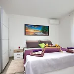 Kety Quarto em Acomodações Particulares Premantura